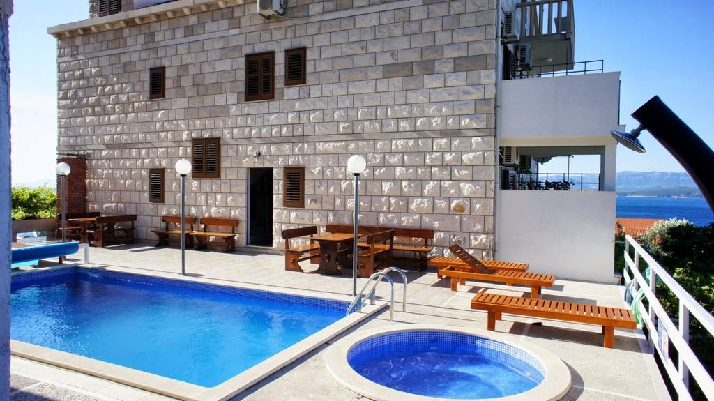 Villa Ana Бол Екстер'єр фото